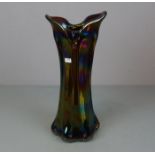 VASE, bernsteinfarbenes bis bräunliches und lüstriertes Glas mit unterem Abriss. Rundstand, leicht