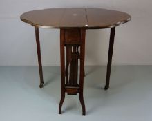 GATELEG TABLE / BEISTELLTISCH / KLAPPTISCH, wohl Fruchtholz, England, 20. Jh.. Kleiner