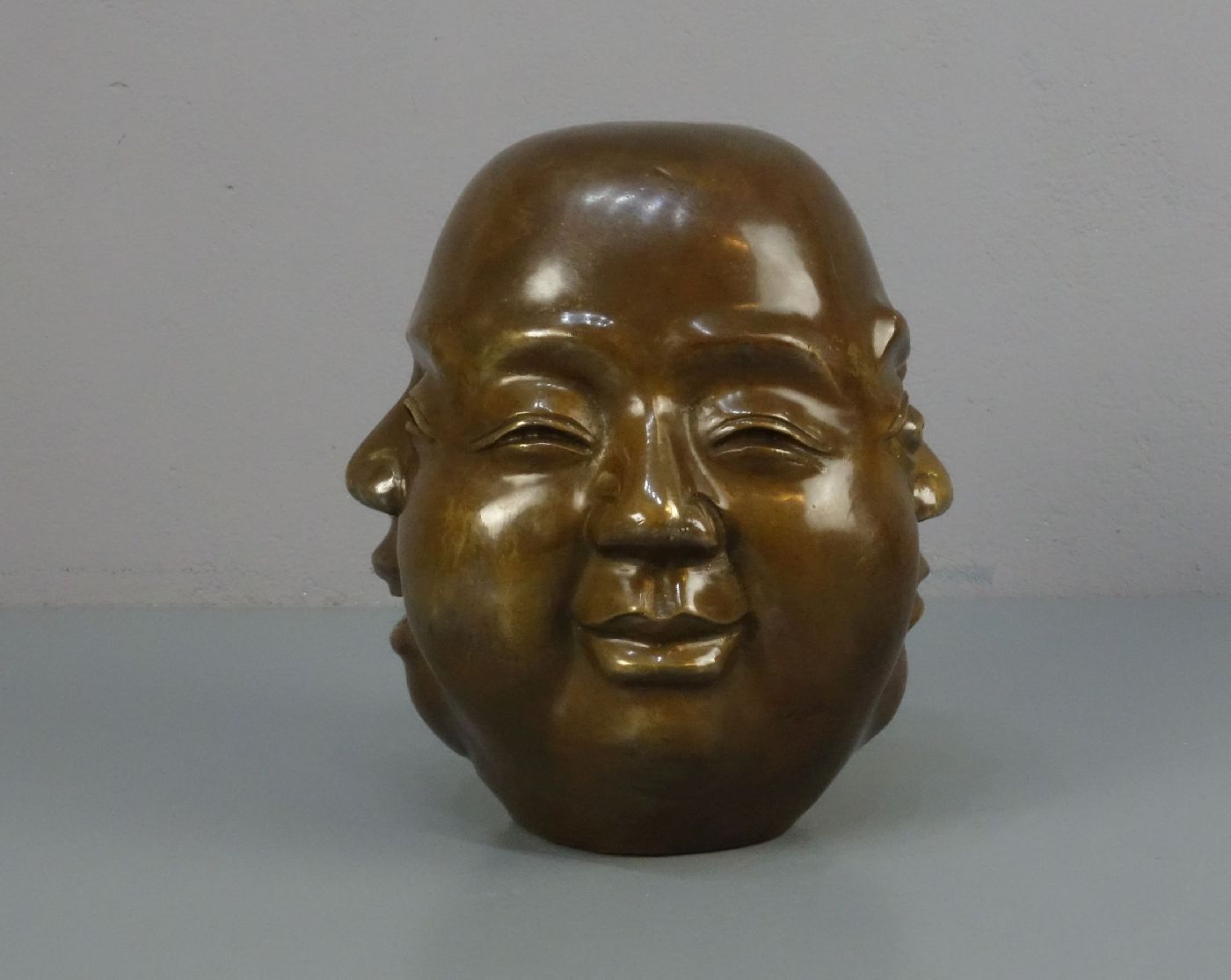 CHINESISCHER BILDHAUER des 20. Jh., Skulptur / sculpture: "Kopf mit vier Gesichtern", Bronze, - Image 2 of 5