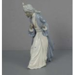 FIGUR: "Orientale mit Turban" / porcelain figure: "Oriental with a turban", Porzellan, Manufaktur