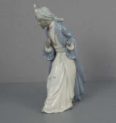 FIGUR: "Orientale mit Turban" / porcelain figure: "Oriental with a turban", Porzellan, Manufaktur