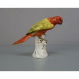 FIGUR "Papagei" / porcelain figure parrot, 20. Jh., Porzellan, polychrom staffiert mit goldfarbenen