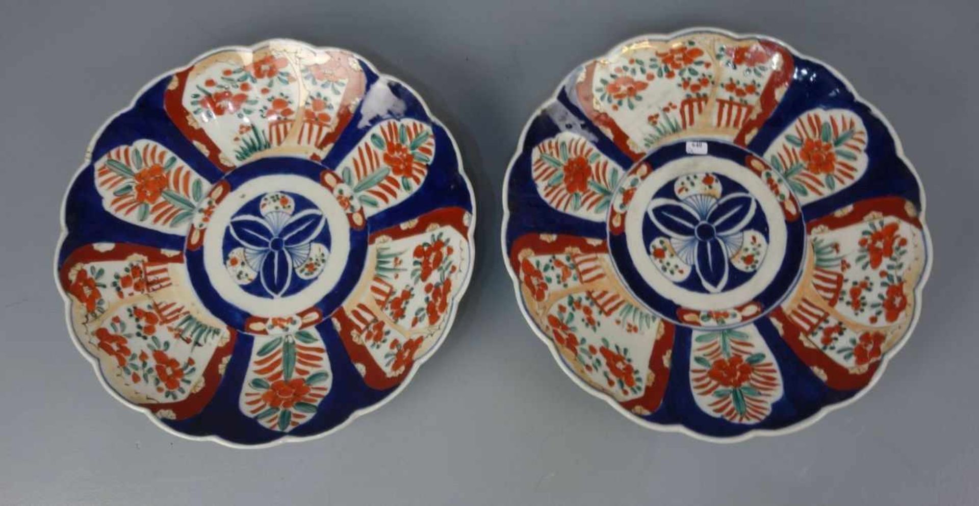 PAAR CHINESISCHE SCHALEN / pair of chinese bowls, Porzellan (ungemarkt). Flach gemuldete Schale mit - Bild 2 aus 3