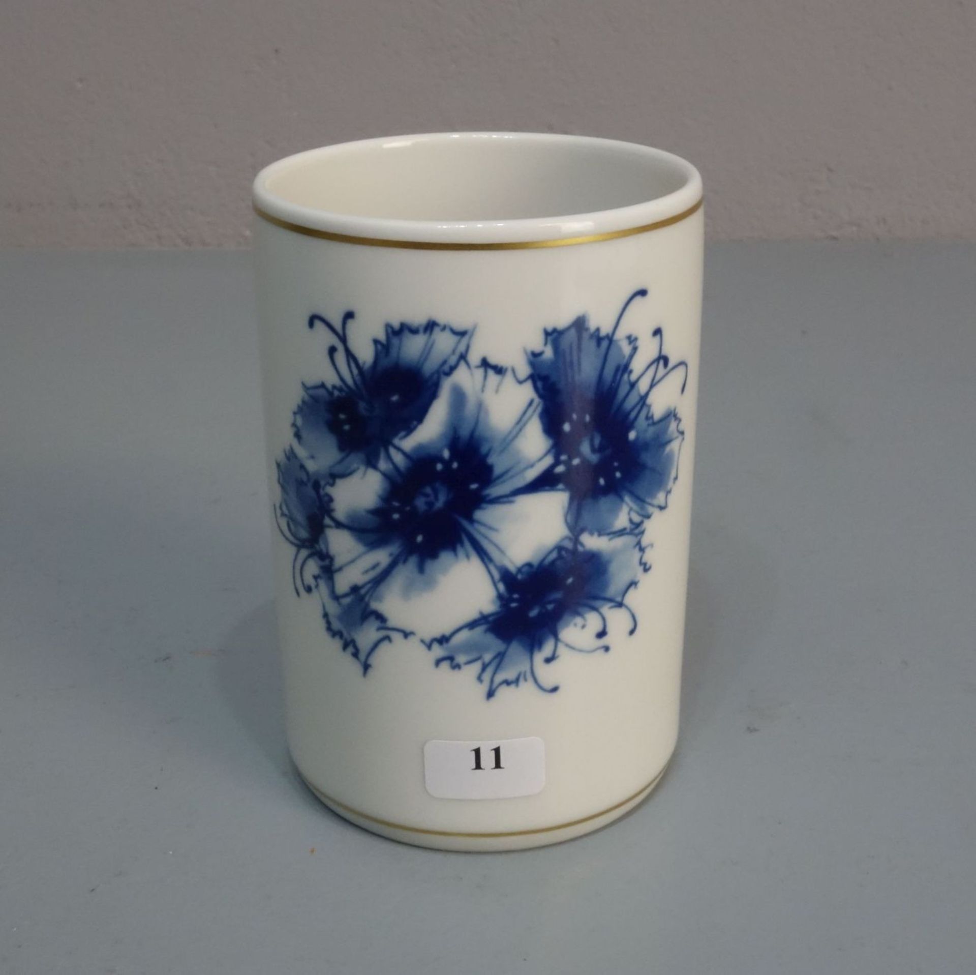 VASE / BECHER, Porzellan Manufaktur Meissen, unterglasurblaue Schwertermarke, Marke seit 1934 (1.