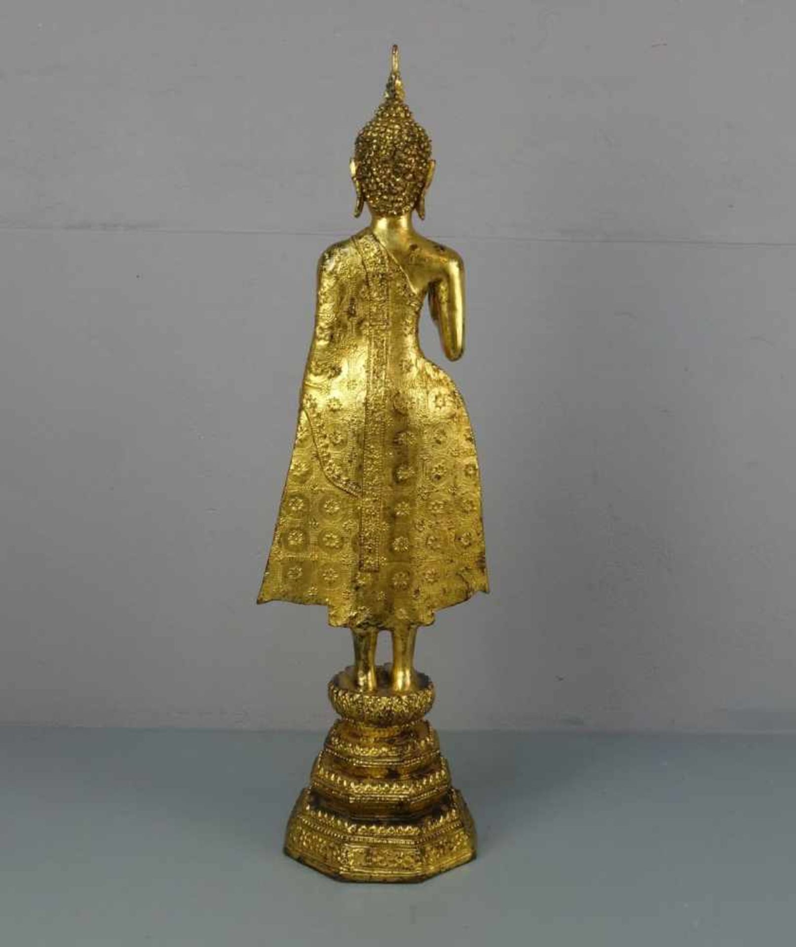 MANDALAY-BUDDHA, wohl 20. Jh., Thailand, Bronze mit Goldfassung. Vollplastische figürliche - Bild 3 aus 5