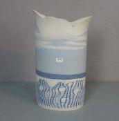 REGIUS, LENE (Dänische Keramikkünstlerin, 20. Jh.), Studiokeramik: "Vase", heller Scherben,
