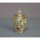 BIEDERMEIER - VASE, Porzellan, unter dem Stand vertieft gemarkt "CF", um 1840. Profilierter