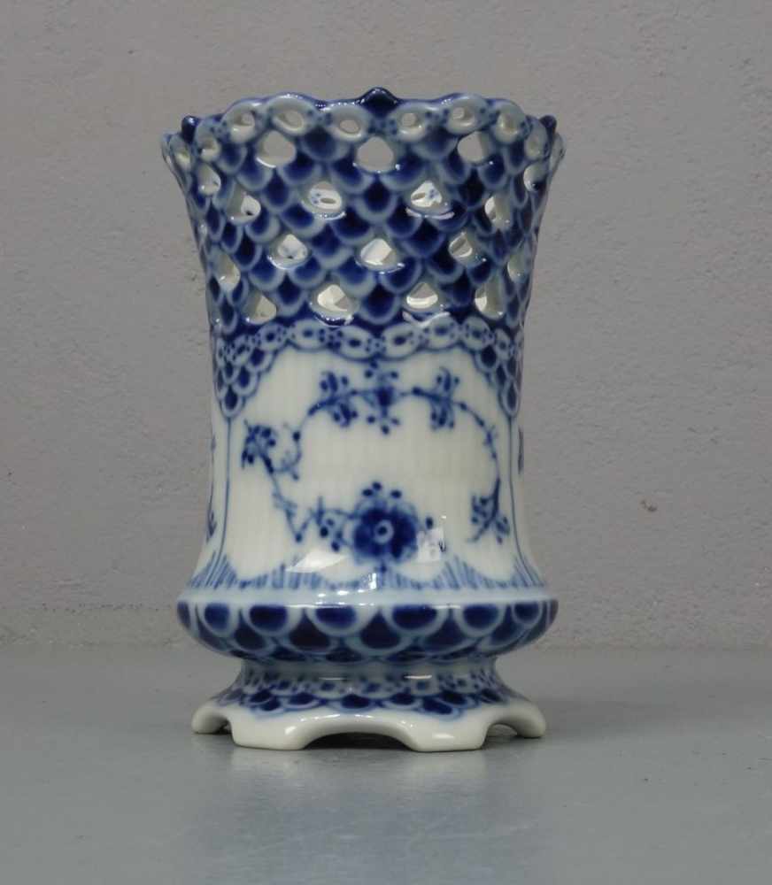 VASE "MUSSELMALET VOLLSPITZE", Porzellan, Manufaktur Royal Copenhagen, Dänemark, Marke seit 1897 ( - Bild 2 aus 3