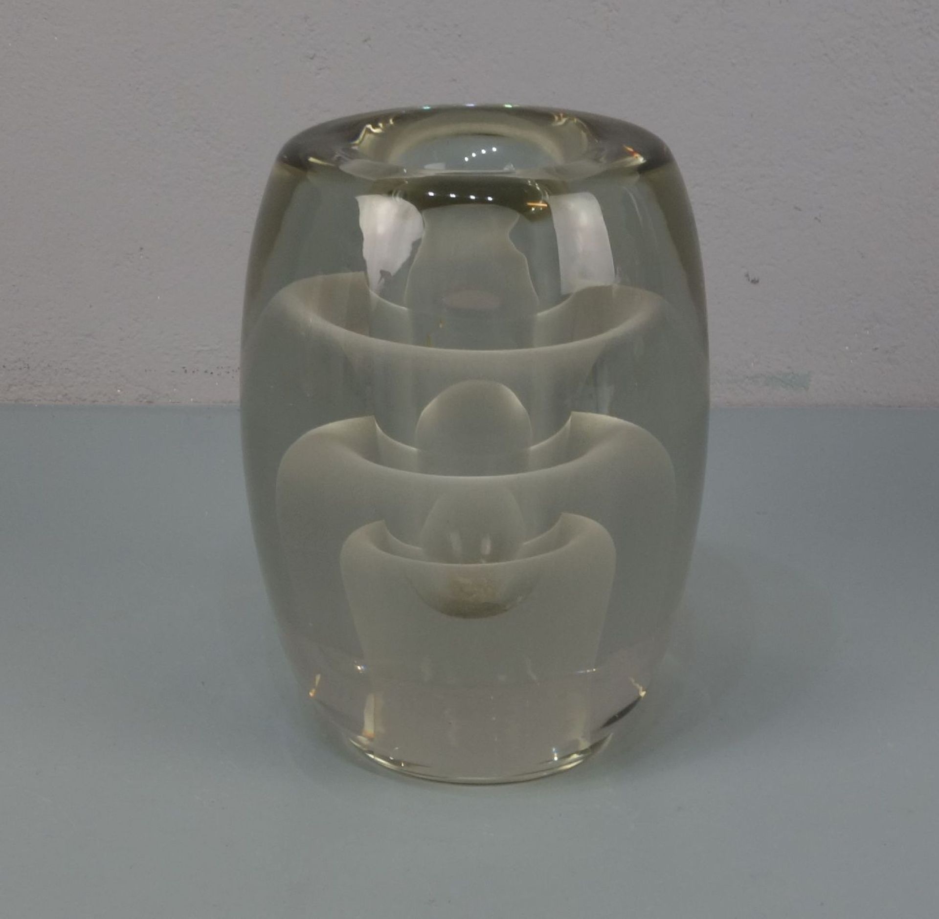 VASE, Glas, Manufaktur Rosenthal, studio - linie, unter dem Stand gemarkt. Dickwandiges Klarglas