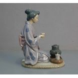 FIGUR / porcelain figure: "Japanerin bei der Teezeremonie", Porzellan, Manufaktur Lladro, Spanien,