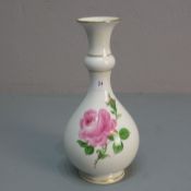 VASE, Porzellan, Manufaktur Meissen, unterglasurblaue Schwertermarke, Marke seit 1934 (zweifach