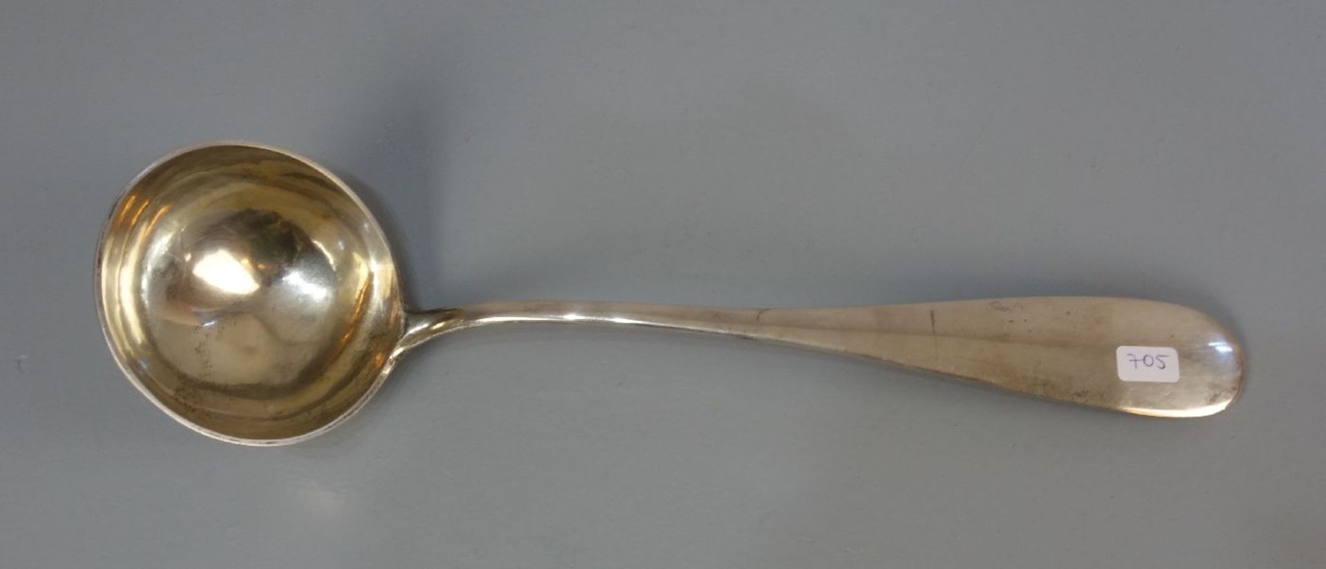 GROSSE VORLEGEKELLE / SUPPENKELLE / large serving ladle, 19. Jh., 800er Silber, 201,5 Gramm.