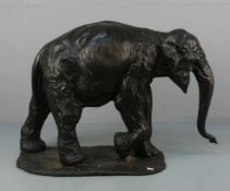 ANIMALIER / TIER - BILDHAUER DES 20. JH., Skulptur / sculpture: "Schreitender Elefant", Bronze -