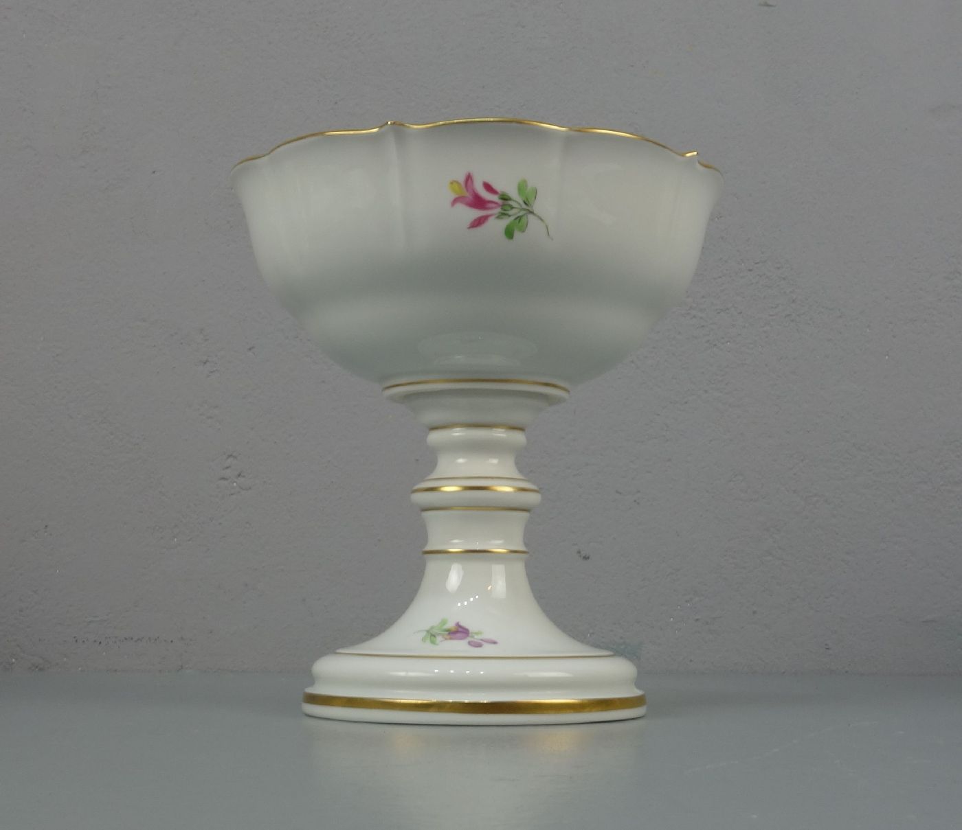 FUSSSCHALE / bowl on a stand, Porzellan, Manufaktur Meissen, unterglasurblaue Schwertermarke, Marke - Image 2 of 5