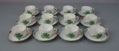 12 MOKKA - TASSEN und Untertassen / mocha cups, Porzellan, Manufaktur Herend, Ungarn. Geschweifte