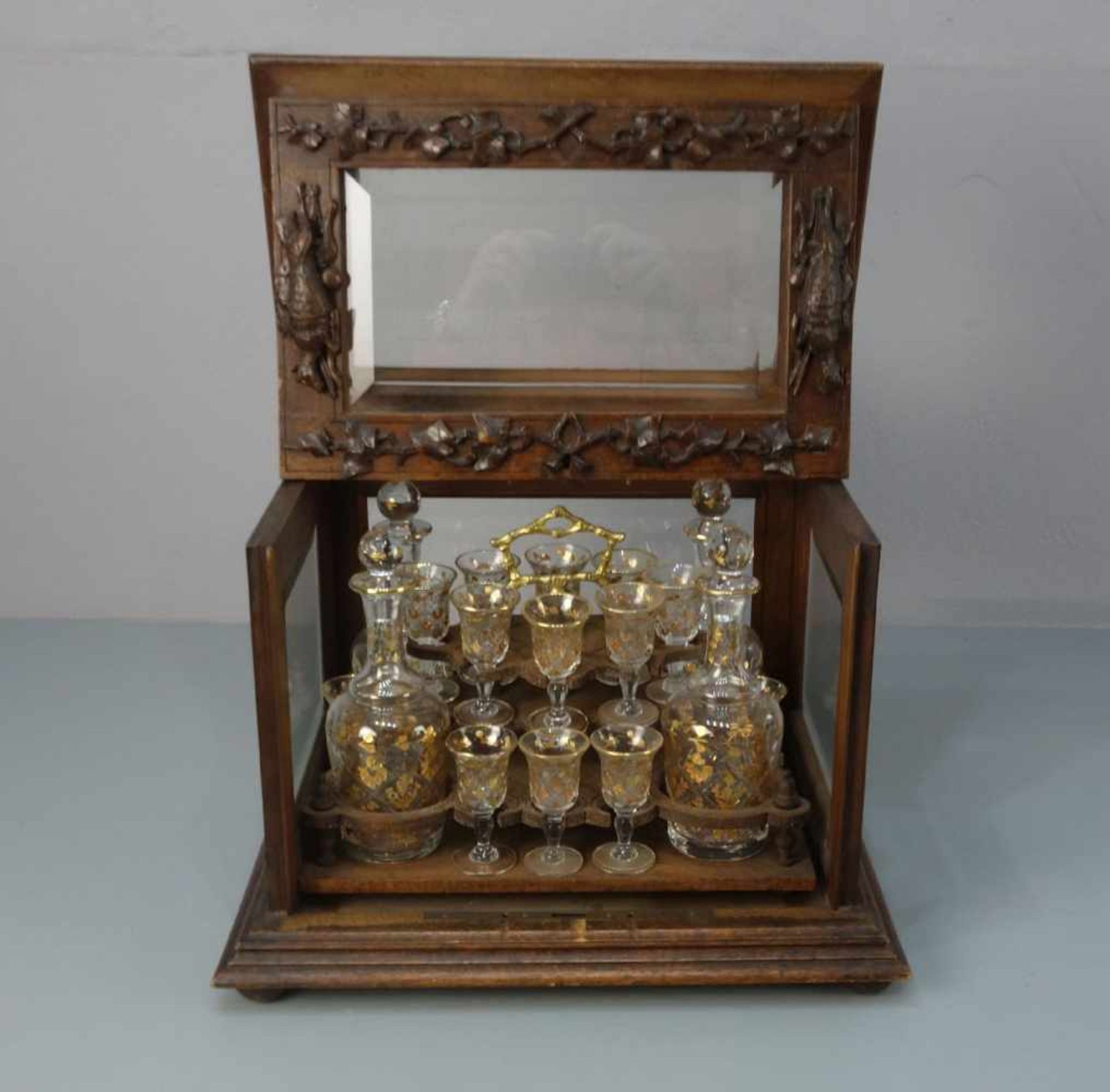 LIKÖR - SCHATULLE / liqueur box, Eiche und Glas, um 1880. Allseitig facettiert verglaster, - Bild 3 aus 4