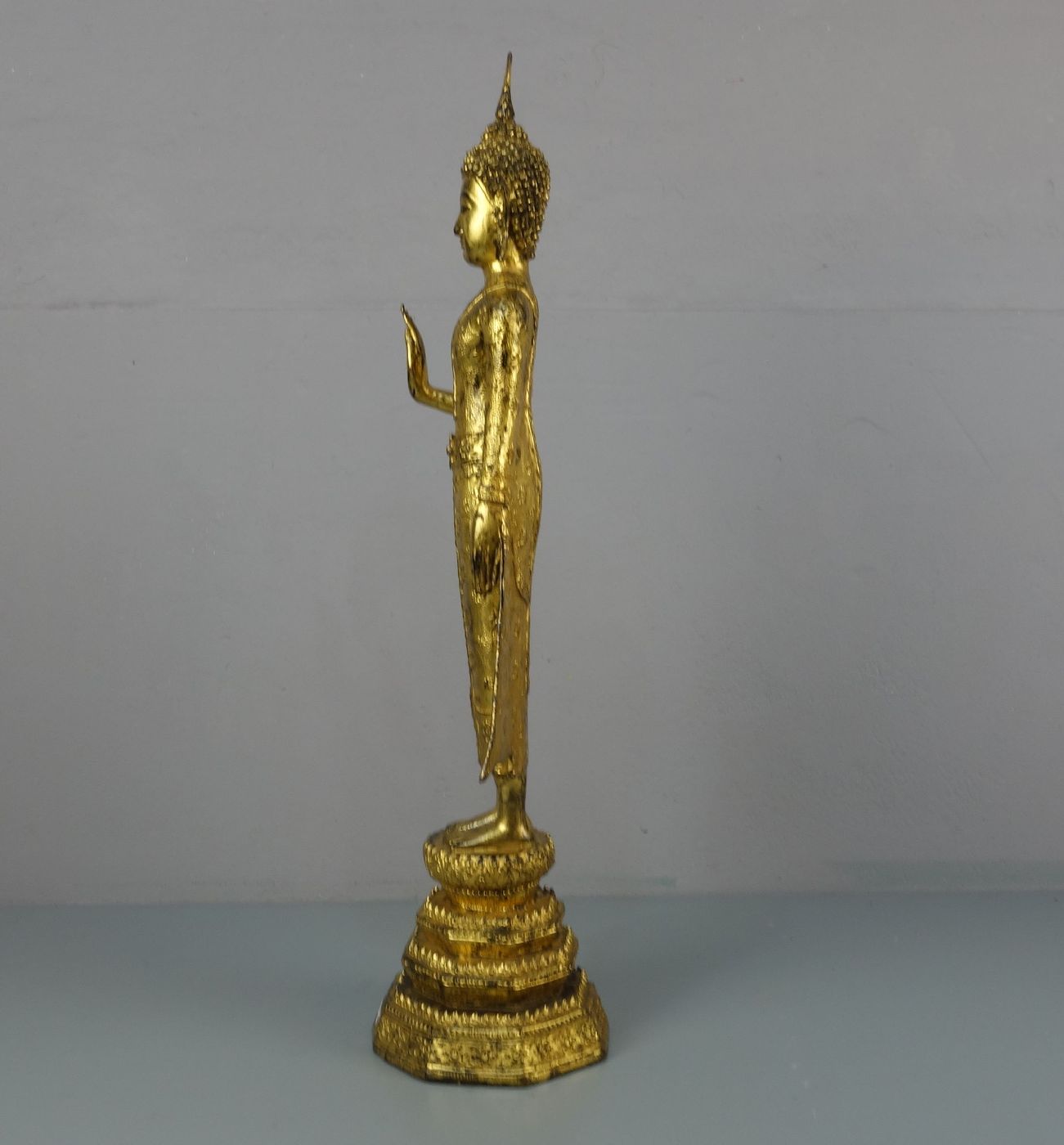 MANDALAY-BUDDHA, wohl 20. Jh., Thailand, Bronze mit Goldfassung. Vollplastische figürliche - Image 4 of 5