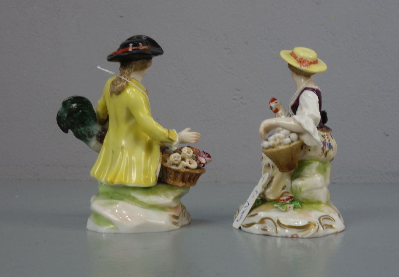 FIGURENPAAR "Bauer und Bäuerin" / porcelain figures, 20. Jh., Porzellan, polychrom staffiert mit - Bild 4 aus 5