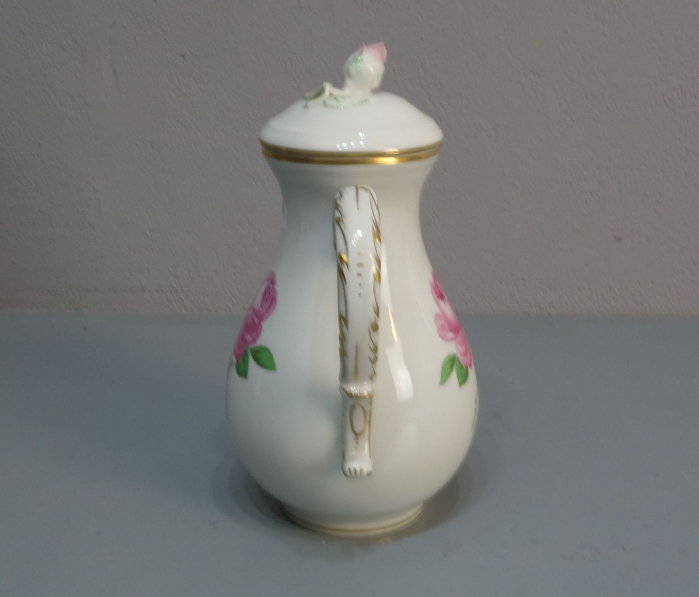 KAFFEEKANNE / coffeepot, Porzellan, Manufaktur Meissen, unterglasurblaue Schwertermarke, Marke seit - Image 4 of 5