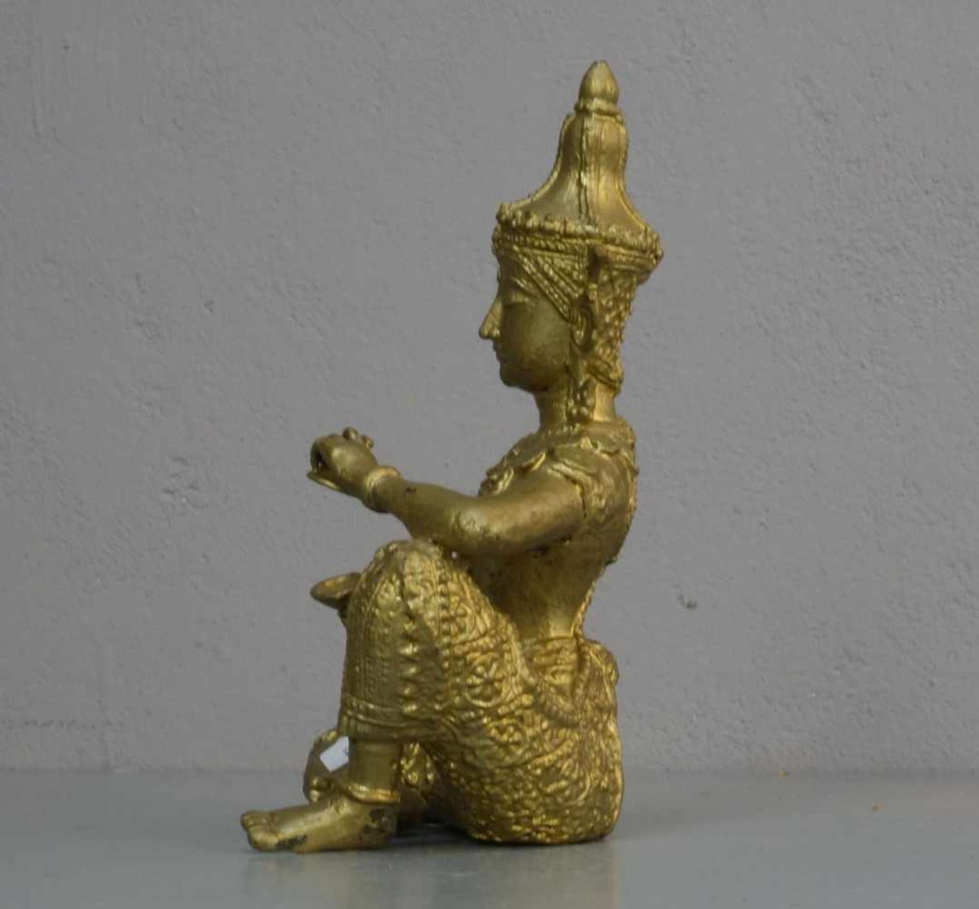 SKULPTUR / sculpture: "Tempelwächter", Bronze mit Goldbronzierung, wohl Thailand, 20. Jh.. - Bild 2 aus 5