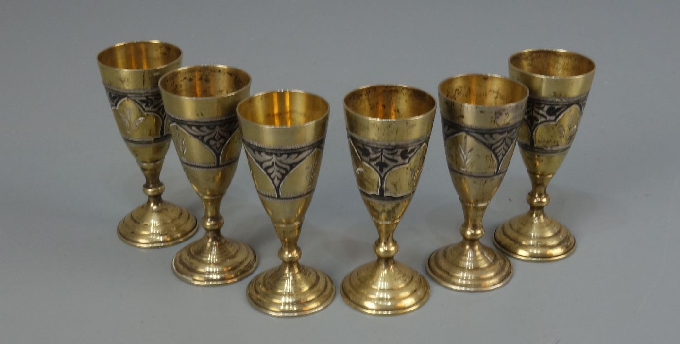 SECHS RUSSISCHE SCHNAPSBECHER / six russian liquor mugs, Russland, 2. H. 20. Jh., 875er Silber,