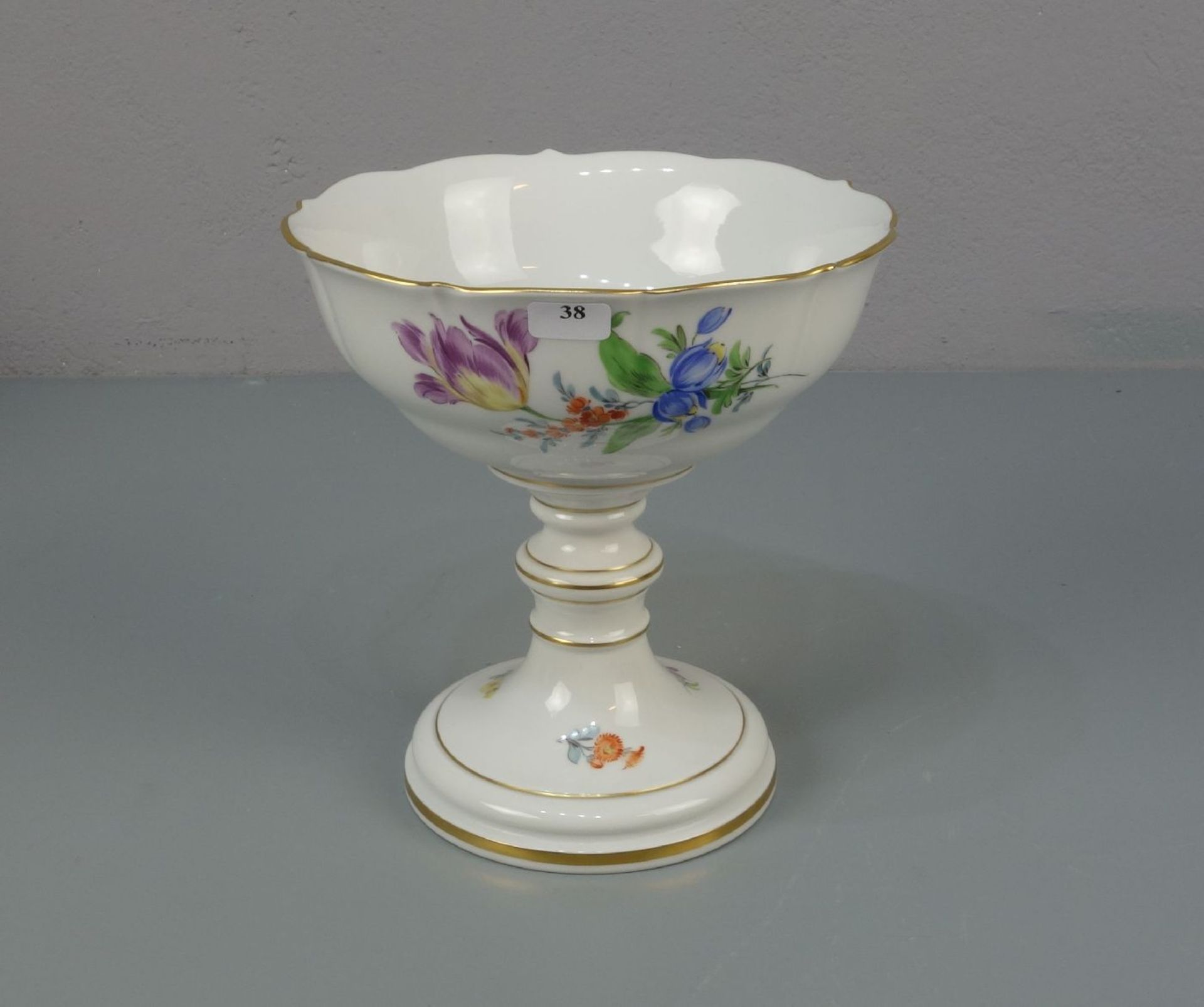 FUSSSCHALE / bowl on a stand, Porzellan, Manufaktur Meissen, unterglasurblaue Schwertermarke, Marke