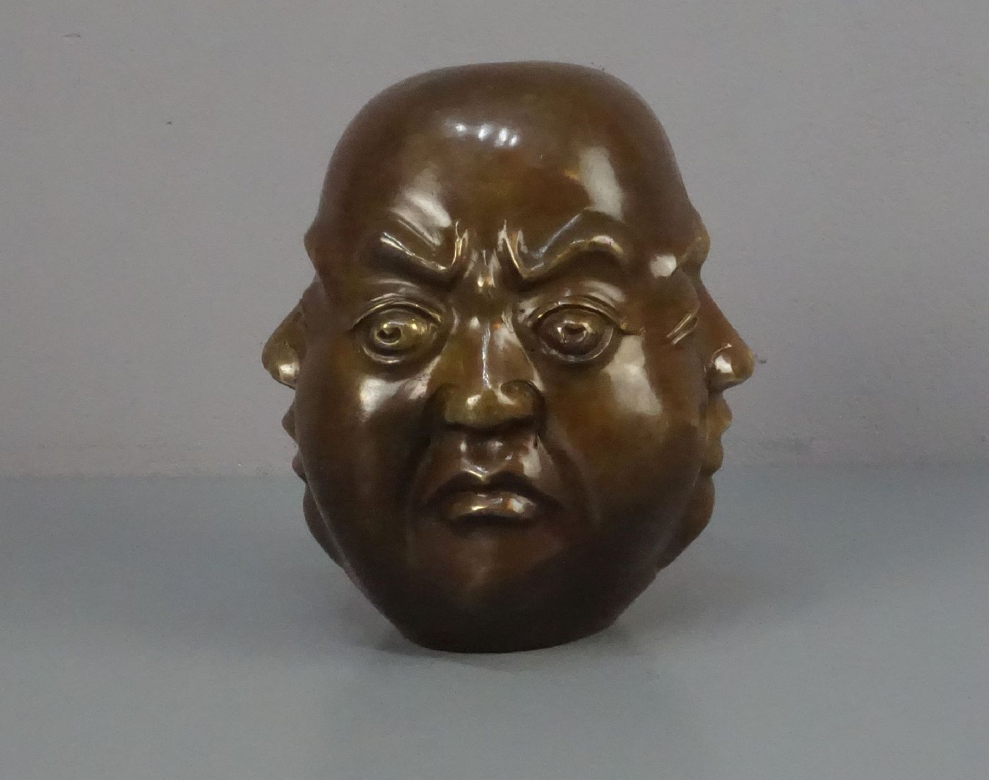 CHINESISCHER BILDHAUER des 20. Jh., Skulptur / sculpture: "Kopf mit vier Gesichtern", Bronze, - Bild 3 aus 5