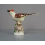 FIGUR: "Vogel mit roter Haube" / porcelain figure "bird", Porzellan, unter dem Stand mit grüner