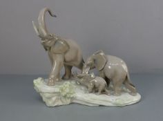 GROSSE FIGURENGRUPPE: "Elefantenfamilie", Porzellan, Manufaktur Lladro, Spanien, unter dem Stand