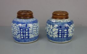 PAAR CHINESISCHE DECKELVASEN / INGWERTÖPFE / two chinese vases, China, wohl 1. H. 20. Jh., PAAR