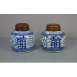 PAAR CHINESISCHE DECKELVASEN / INGWERTÖPFE / two chinese vases, China, wohl 1. H. 20. Jh., PAAR