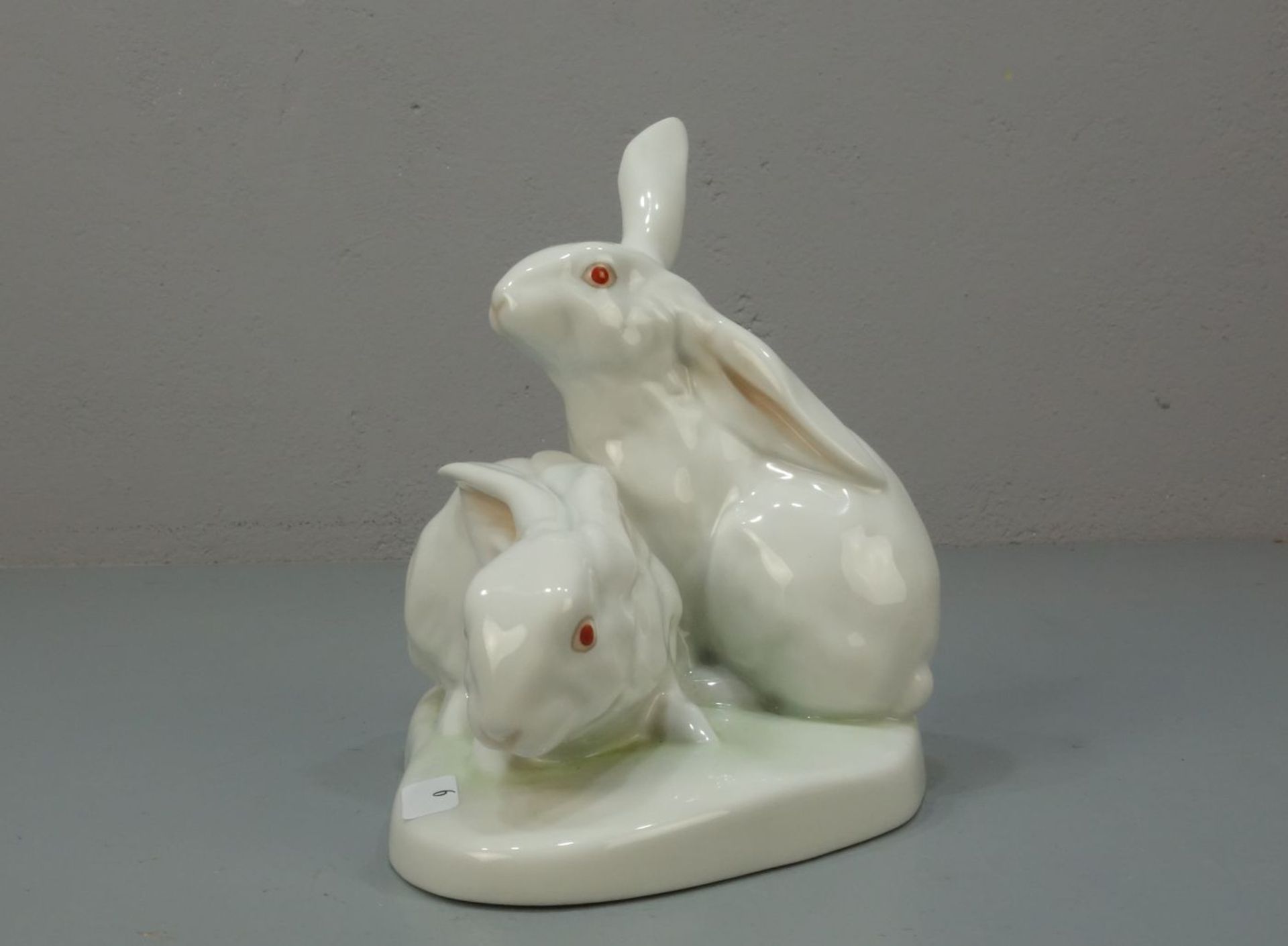 FIGURENGRUPPE "Hasen / Kaninchen", Porzellan, Manufaktur Herend, Ungarn, unter dem Stand Blindmarke - Bild 4 aus 6