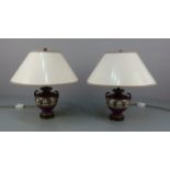 PAAR TISCH-LAMPEN / NACHTTISCH-LAMPEN/ two table lamps, Porzellan mit Metallpostament und