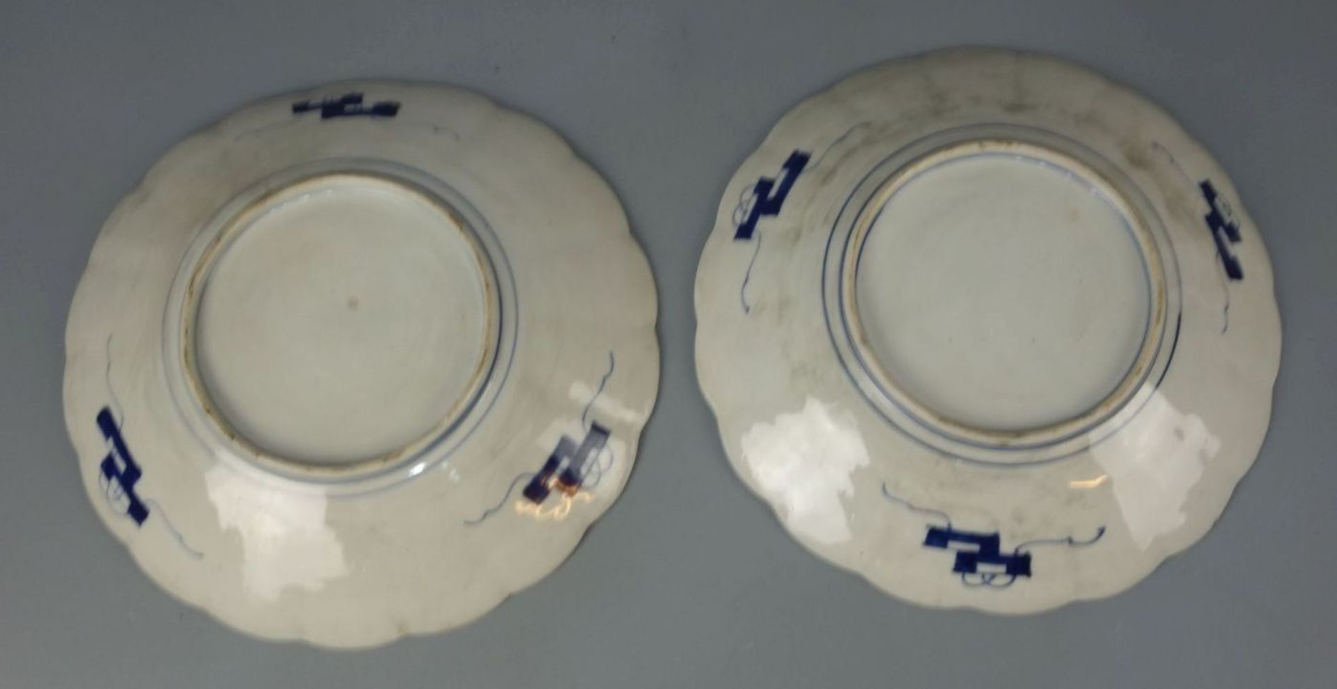 PAAR CHINESISCHE SCHALEN / pair of chinese bowls, Porzellan (ungemarkt). Flach gemuldete Schale mit - Bild 3 aus 3