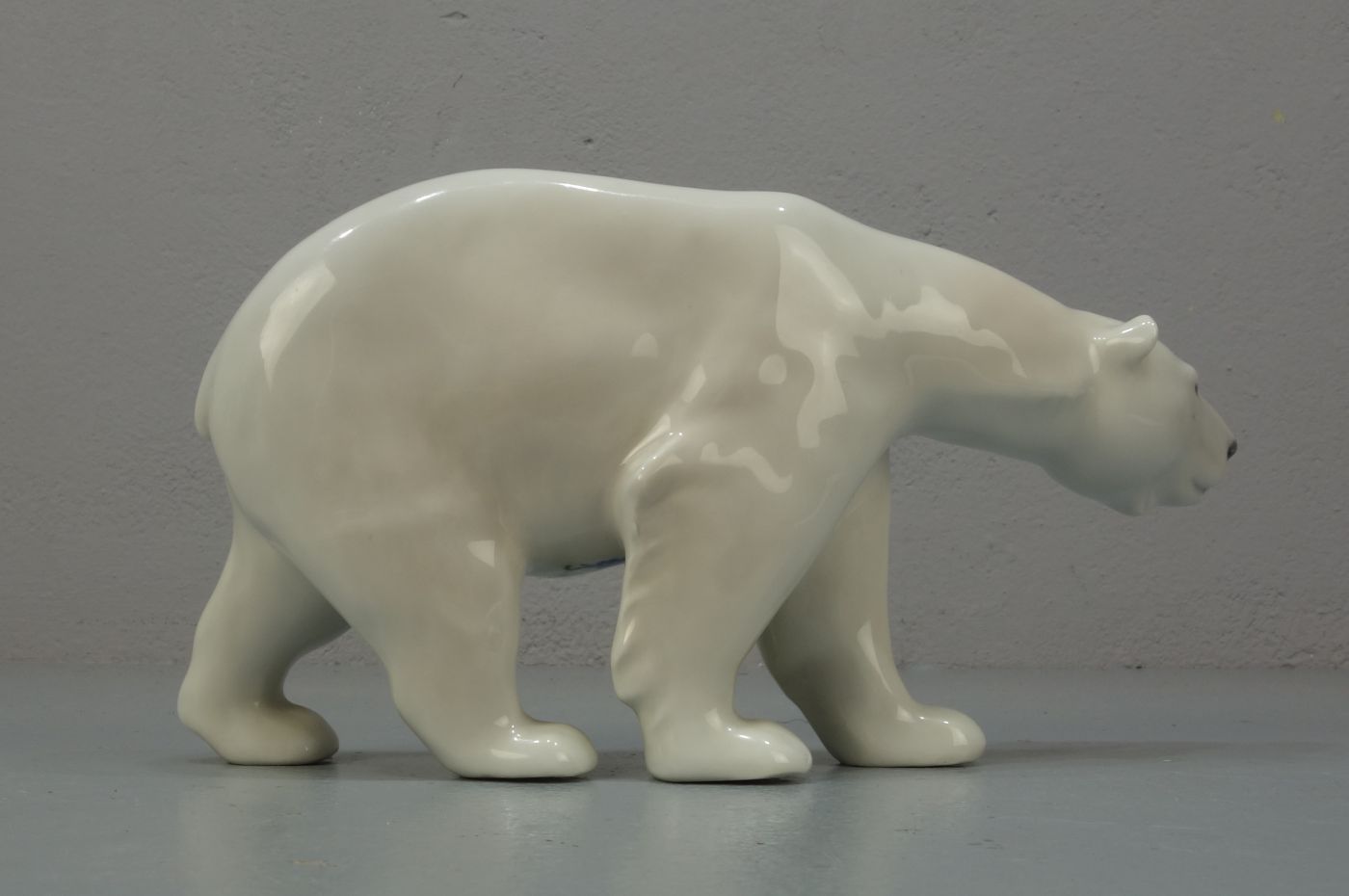 FIGUR: "Eisbär" / porcelain figure: "ice bear", Porzellan, Manufaktur Royal Copenhagen, Dänemark; - Image 3 of 5