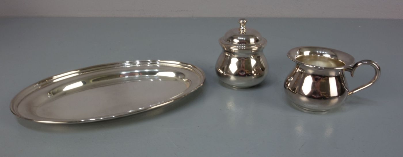 MILCHKÄNNCHEN UND ZUCKERDOSE AUF TABLETT / plated creamer and sugar bowl on a tray, versilbertes - Bild 4 aus 4