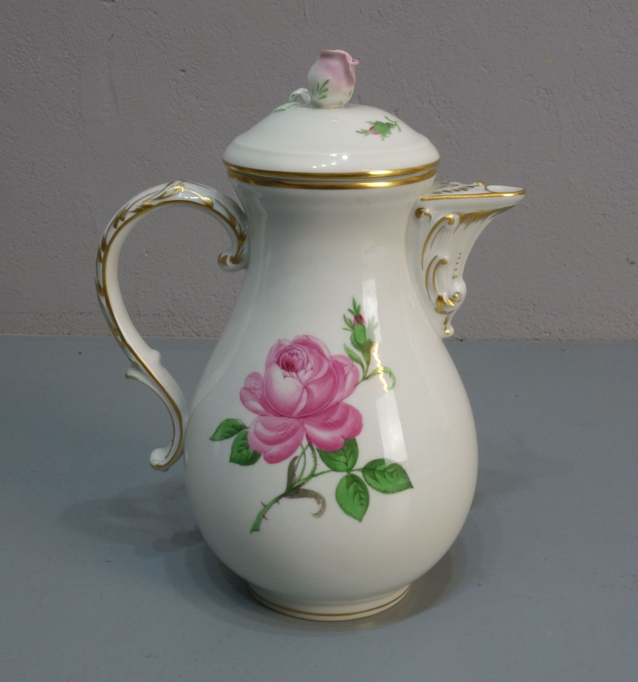 KAFFEEKANNE / coffeepot, Porzellan, Manufaktur Meissen, unterglasurblaue Schwertermarke, Marke seit - Image 3 of 5