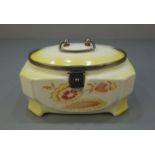 ART DÉCO BISKUITDOSE / DECKELDOSE / ceramic box, Keramik mit Metallmonturen, um 1920 /1930; heller