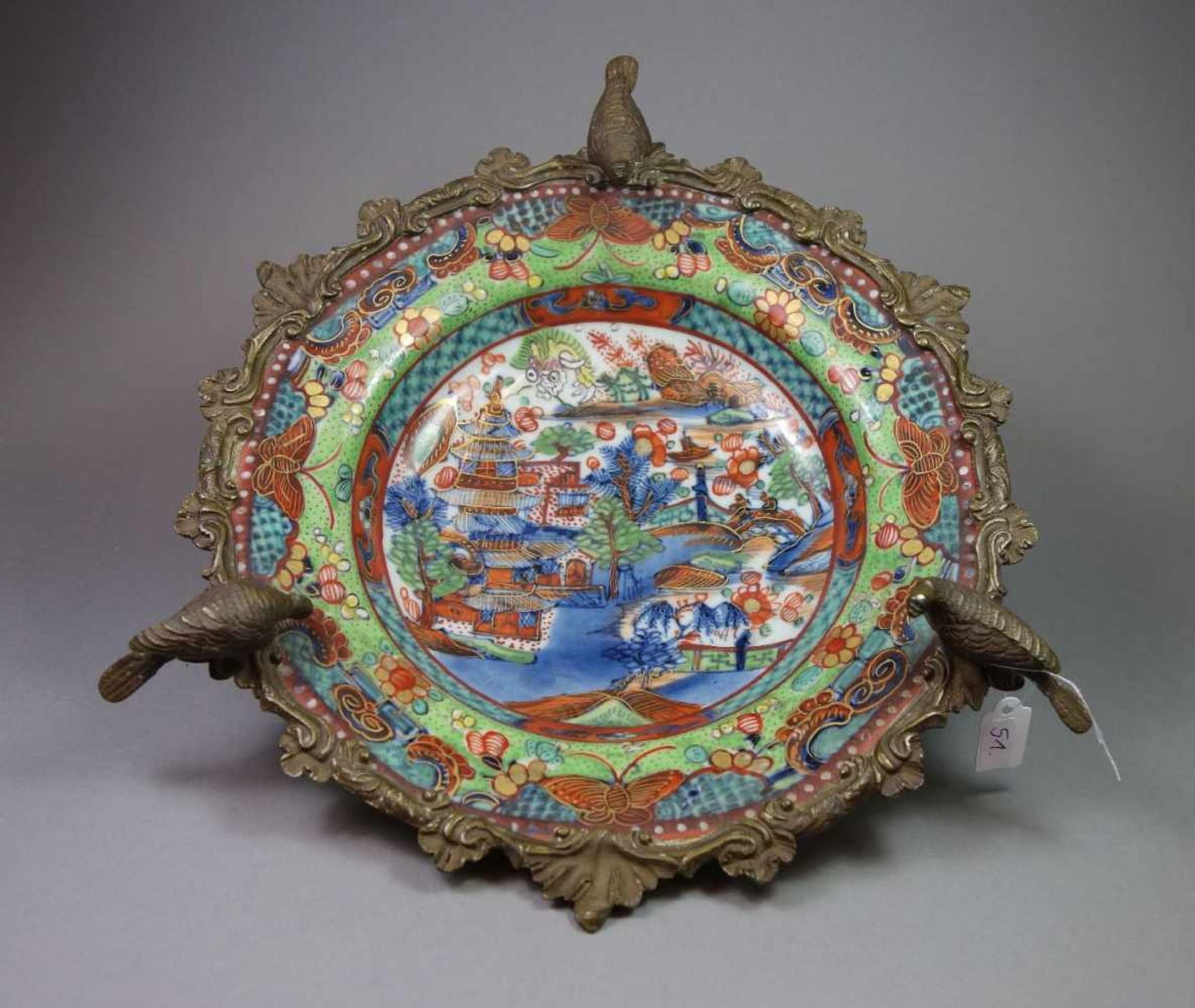 IMARI-TELLER MIT BRONZEMONTUR / ANBIETSCHALE, 18./ 19. Jh. / Imari plate with bronze, Porzellan (