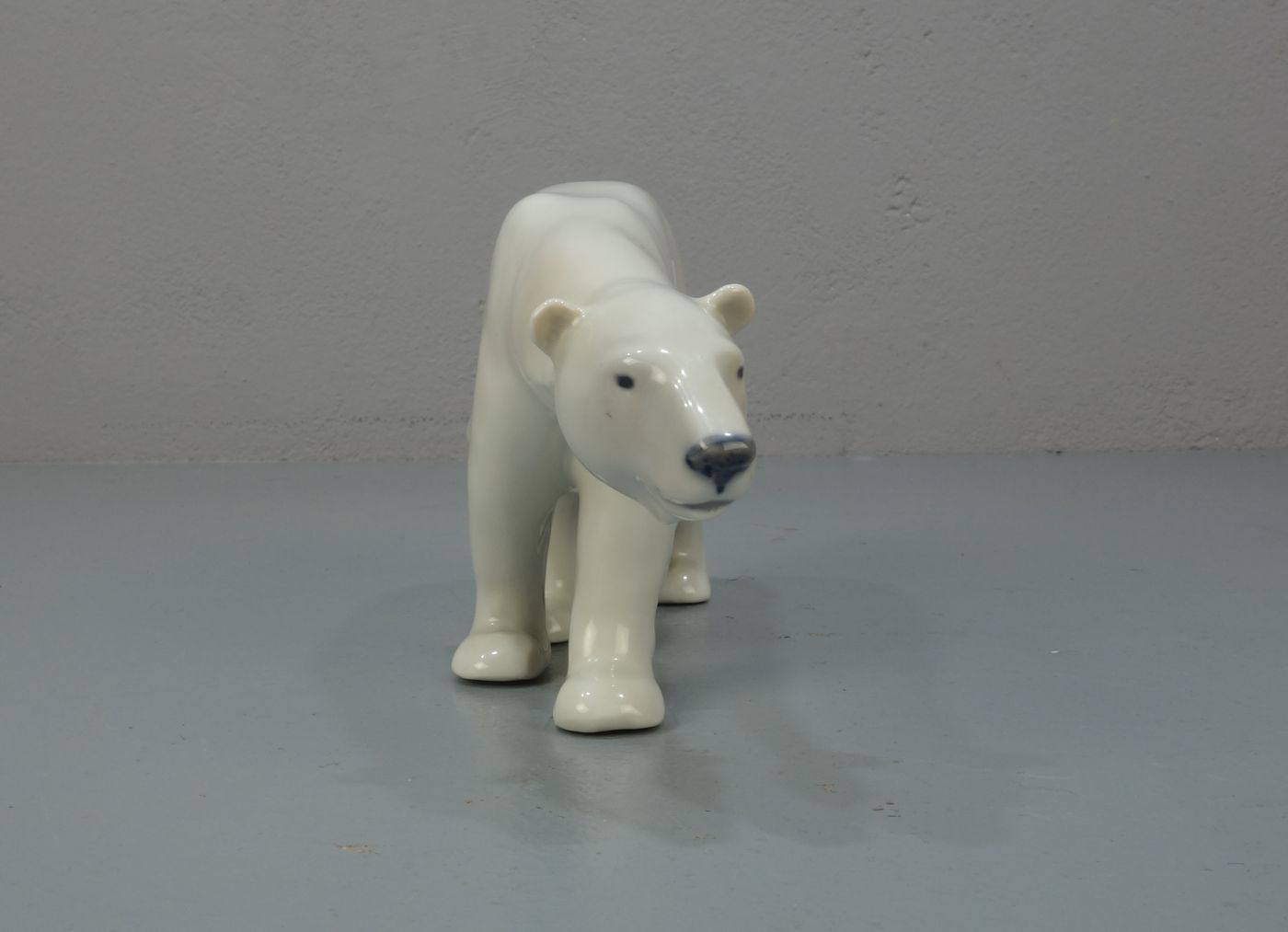 FIGUR: "Eisbär" / porcelain figure: "ice bear", Porzellan, Manufaktur Royal Copenhagen, Dänemark; - Image 2 of 5