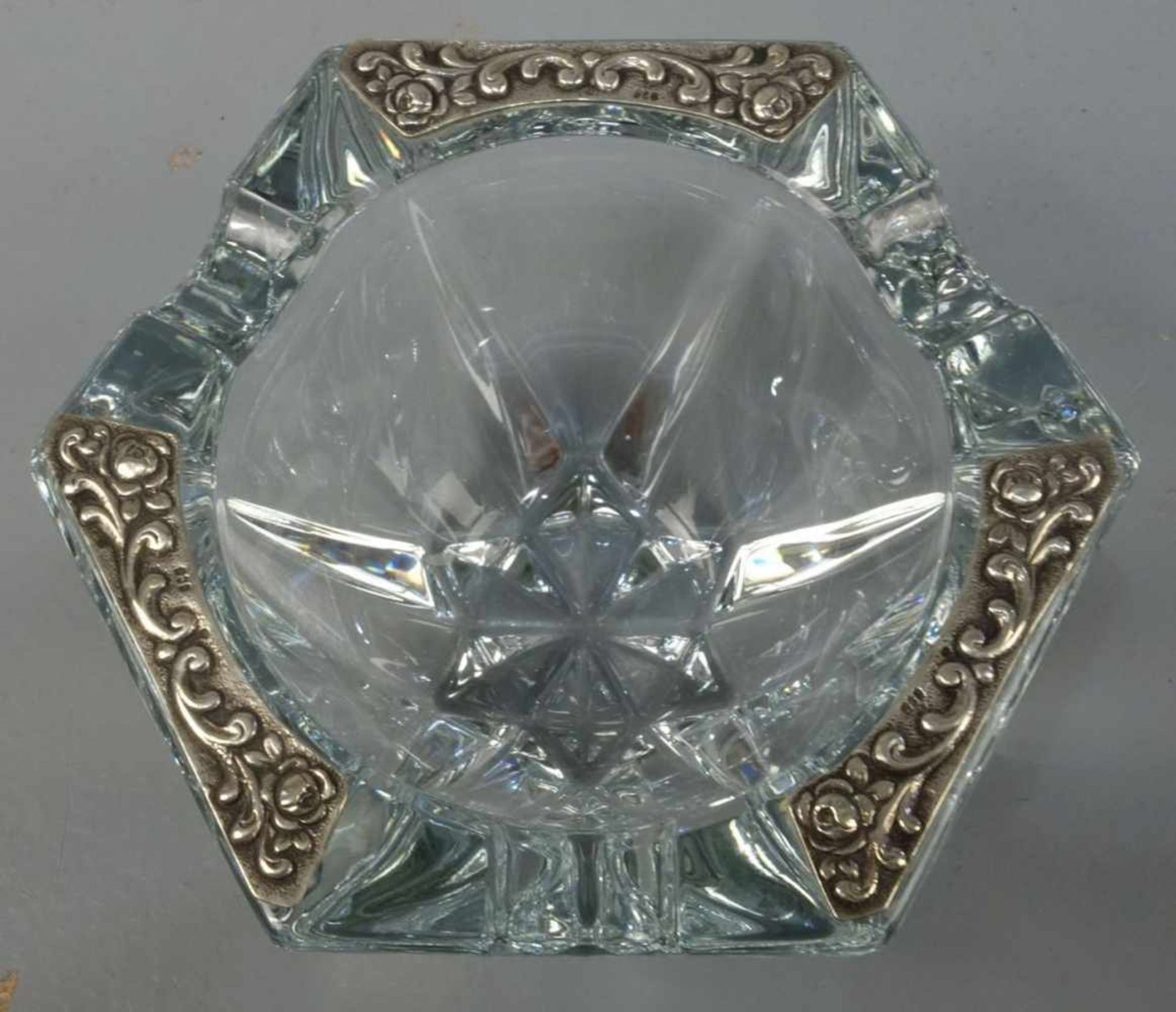 SCHALE / ASCHER, Glas mit Silbermonturen aus 800er Silber. Sternförmig facettierter Stand, konische - Bild 2 aus 2