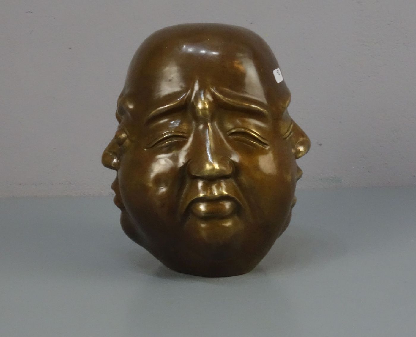 CHINESISCHER BILDHAUER des 20. Jh., Skulptur / sculpture: "Kopf mit vier Gesichtern", Bronze, - Bild 4 aus 5