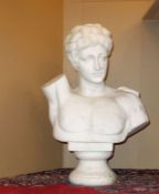 BILDHAUER DES 20./21. Jh., Skulptur / sculpture: "Büste eines jungen Mannes", Alabaster. Auf