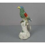FIGUR "Papagei" / porcelain figure parrot, 20. Jh., Porzellan, polychrom staffiert, unter dem Stand