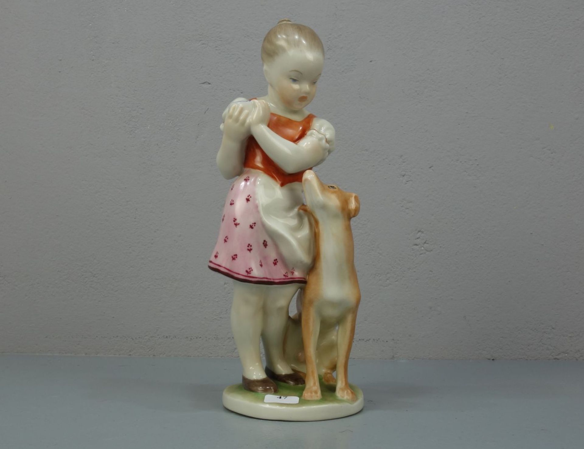 FIGURENGRUPPE: "Mädchen mit Hund" / porcelain figure "girl with a dog", Porzellan, Manufaktur