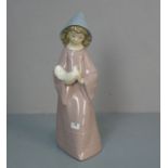 FIGUR: "Mädchen mit Taube" / porcelain figure: "Girl with a dove", Porzellan, Manufaktur Nao,