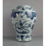 CHINESISCHE VASE, Porzellan (ungemarkt), späte Qing Dynastie / chinese vase, late Qing dynasty.