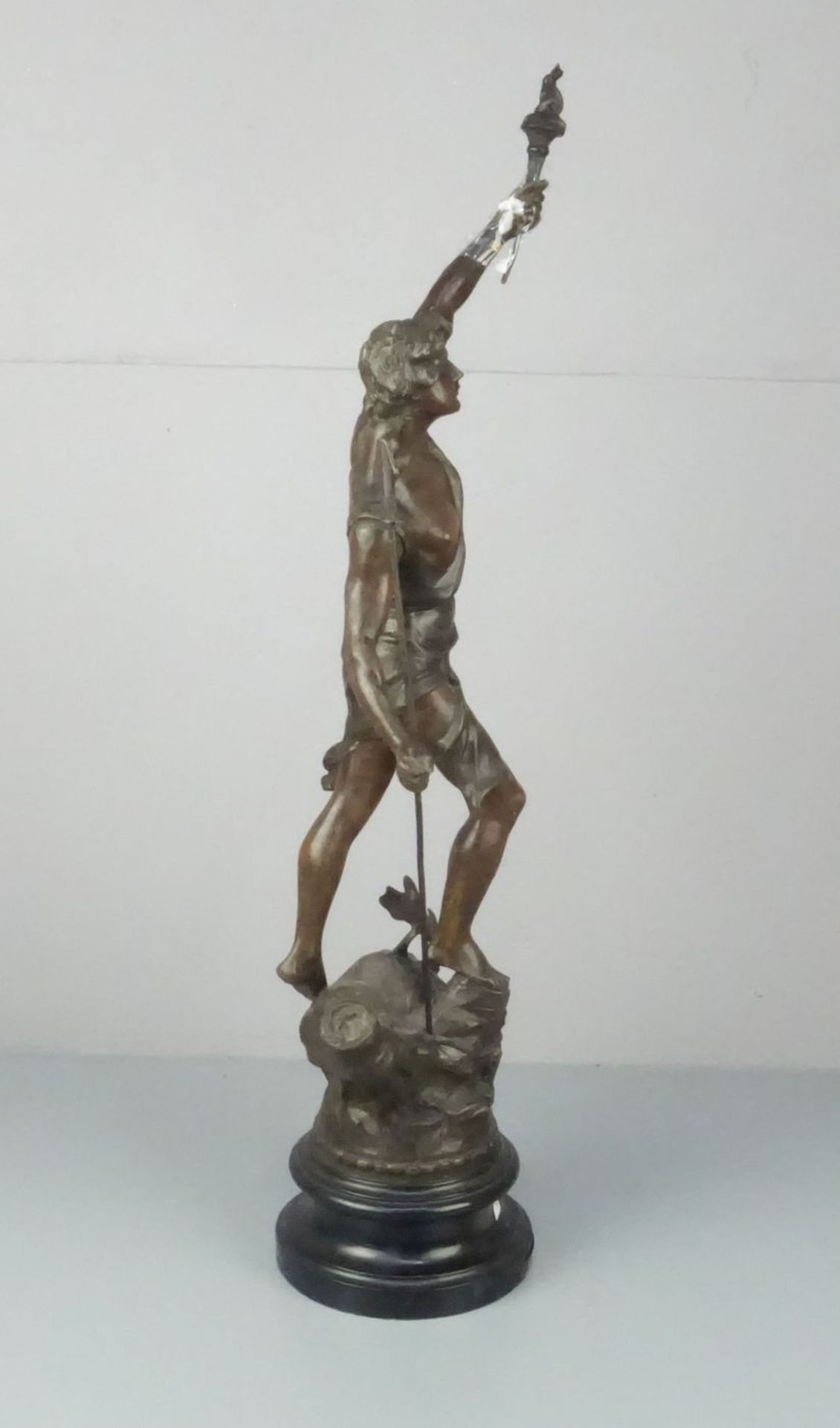 SKUPTUR / sculpture: "Jäger" / "Herakles besiegt die kerynitische Hirschkuh", bronzierter Zinkguss - Bild 2 aus 4