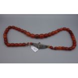 KARNEOL - KETTE / necklace, Olivenschliff, verlaufend gereiht und mit antikem Silberverschluss in