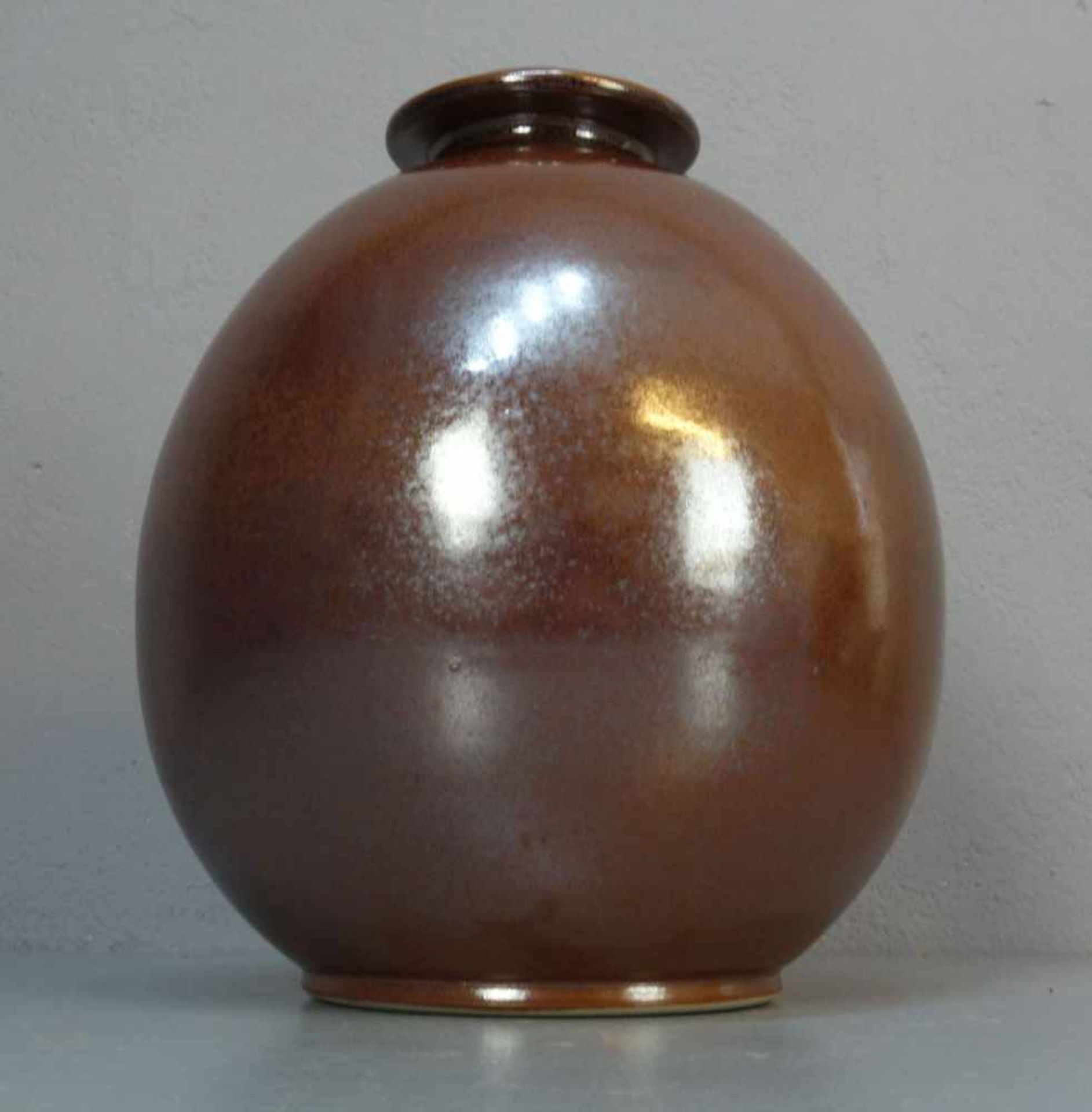 JÜRGENS, ACKI (geb. 1949), Studiokeramik: "Vase", heller Scherben, braun glasiert mit leichter - Bild 2 aus 4